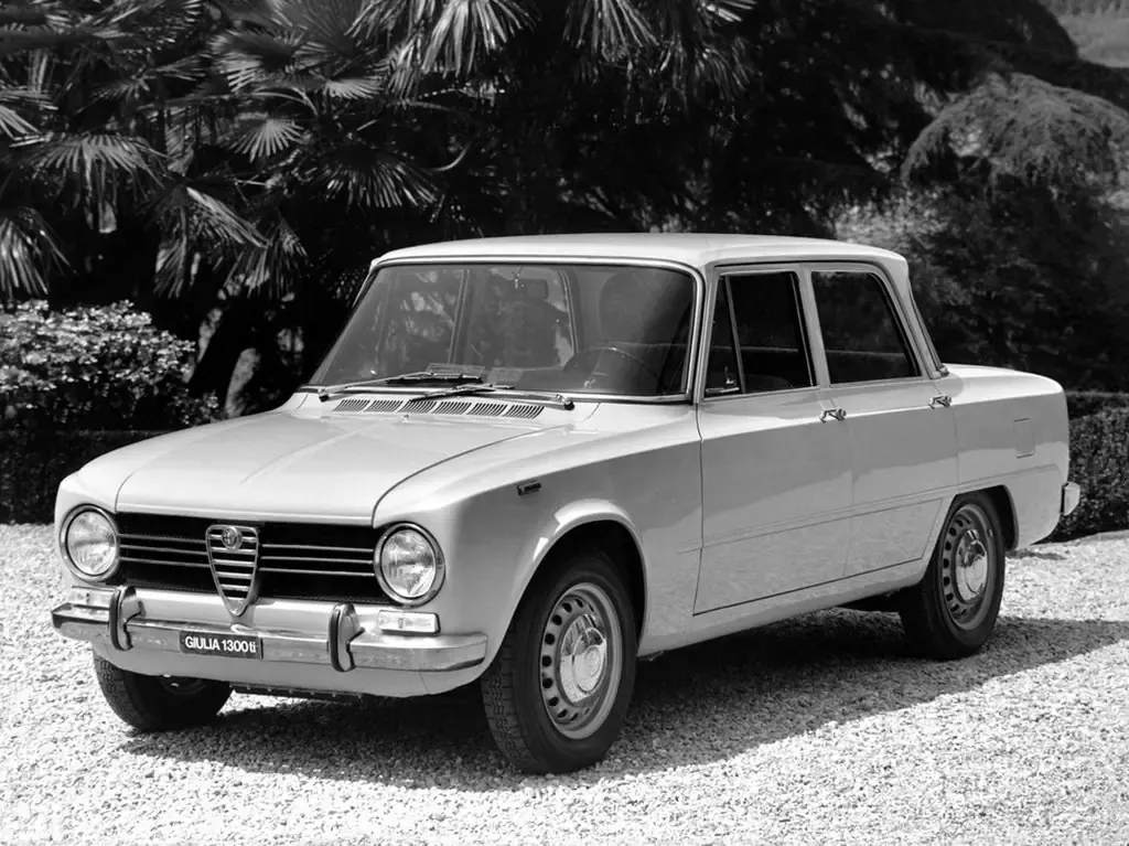 Alfa Romeo Giulia 1962, седан, 1 поколение, 105 (06.1962 - 12.1978)