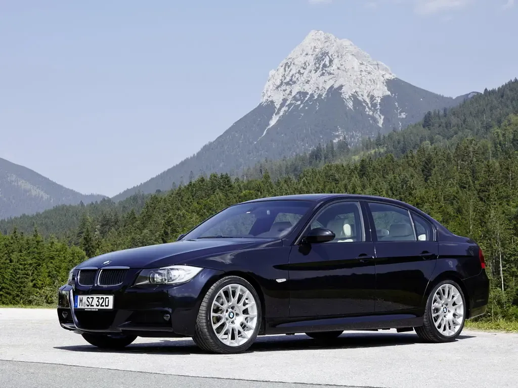 BMW 3-Series 2004, седан, 5 поколение, E90 (12.2004 - 08.2008)