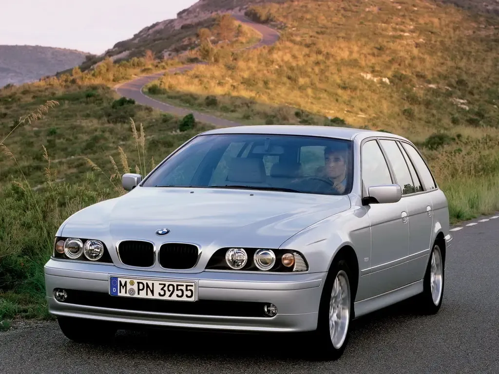BMW 5-Series рестайлинг 2000, универсал, 4 поколение, E39 (09.2000 - 04.2004)