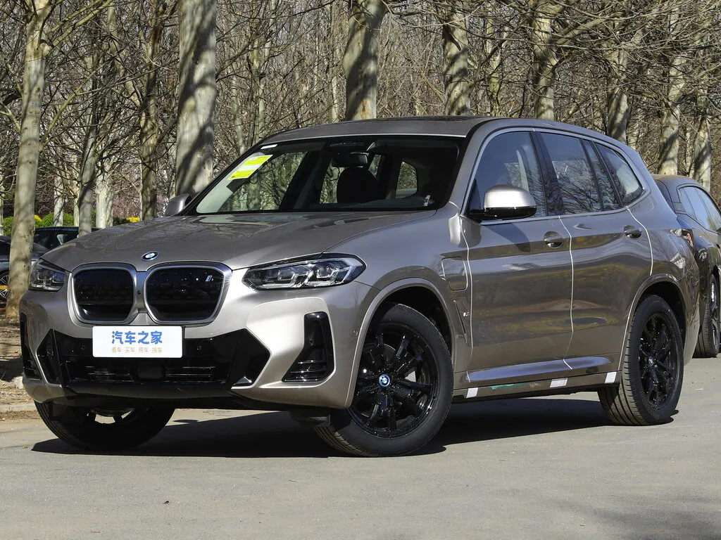 BMW iX3 рестайлинг 2021, джип/suv 5 дв., 1 поколение, G08 (09.2021 - н.в.)