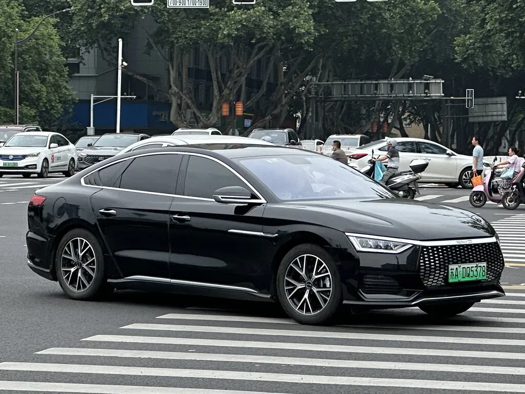 BYD e9 рестайлинг 2022, седан, 1 поколение (11.2022 - н.в.)