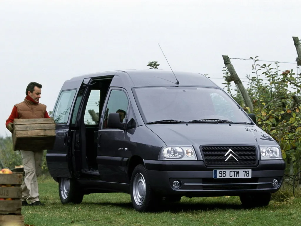 Citroen Jumpy рестайлинг 2004, цельнометаллический фургон, 1 поколение (03.2004 - 03.2007)