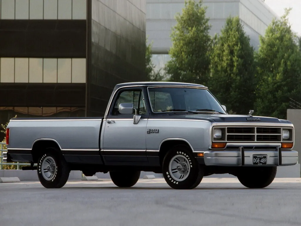 Dodge Ram рестайлинг 1985, пикап, 1 поколение (08.1985 - 07.1990)