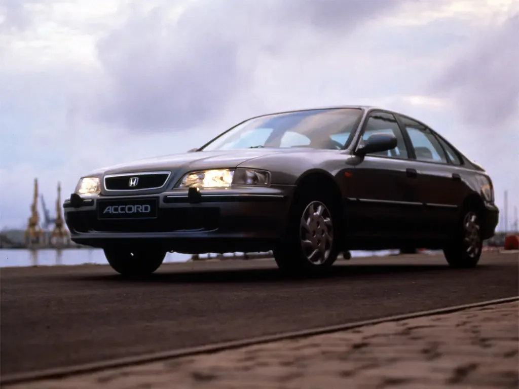 Honda Accord рестайлинг 1996, седан, 5 поколение, CE (02.1996 - 01.1998)