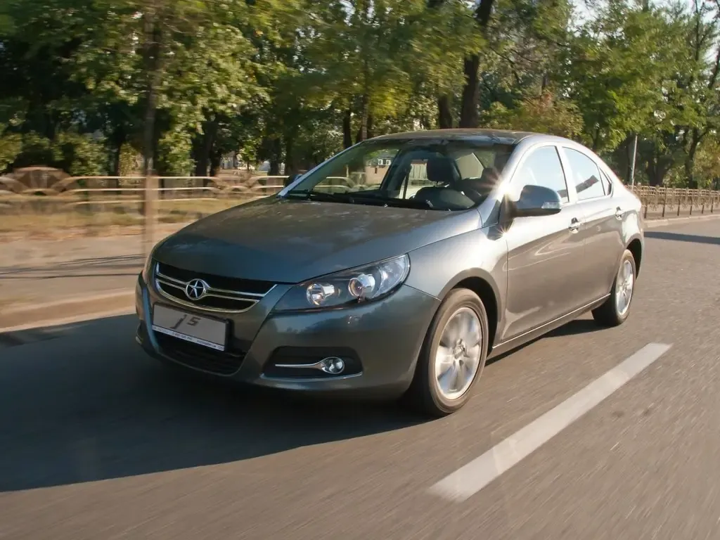 JAC J5 2013, седан, 1 поколение (11.2013 - 01.2016)
