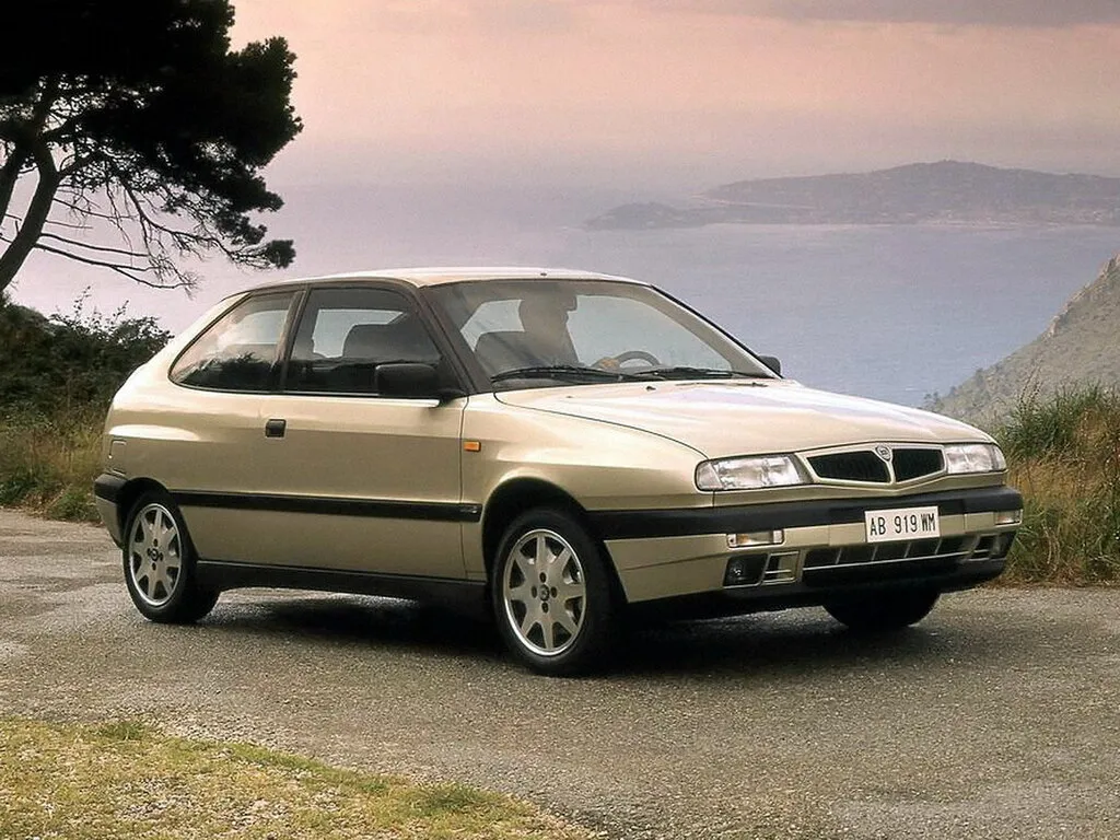 Lancia Delta 1995, хэтчбек 3 дв., 2 поколение, 836 (04.1995 - 11.1997)