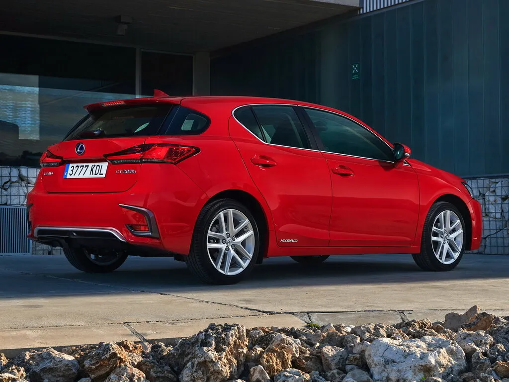 Lexus CT200h 2-й рестайлинг 2017, хэтчбек 5 дв., 1 поколение, A10 (08.2017 - 10.2021)