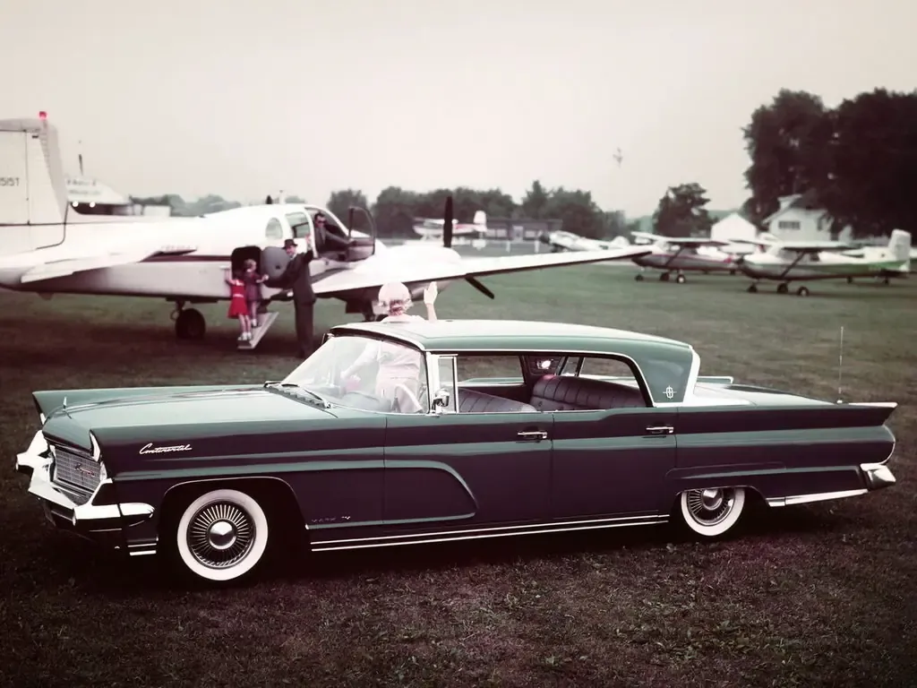 Lincoln Continental рестайлинг 1958, седан, 3 поколение, Mark IV (11.1958 - 10.1959)