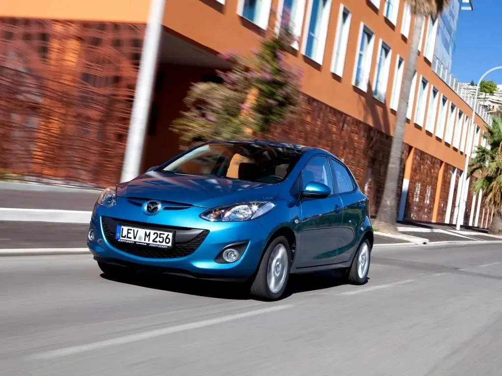 Mazda Mazda2 рестайлинг 2010, хэтчбек 5 дв., 2 поколение, DE (12.2010 - 05.2015)