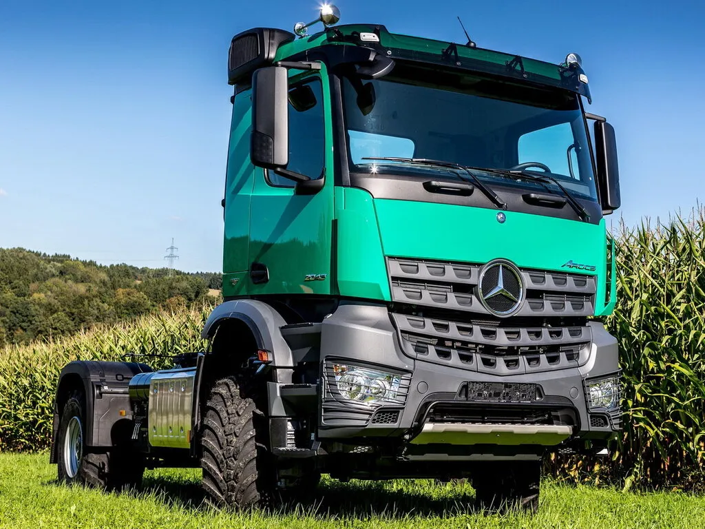 Mercedes-Benz Arocs 4x4 2013, седельный тягач, 1 поколение (01.2013 - 03.2022)
