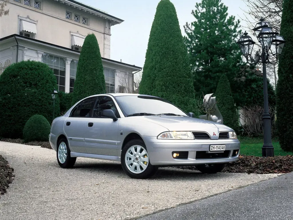 Mitsubishi Carisma рестайлинг 1999, седан, 1 поколение (11.1999 - 10.2004)
