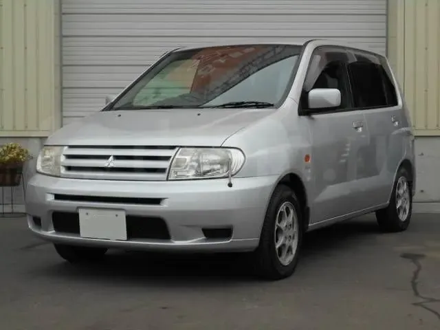 Mitsubishi Mirage Dingo рестайлинг 2001, хэтчбек 5 дв., 1 поколение (02.2001 - 08.2002)