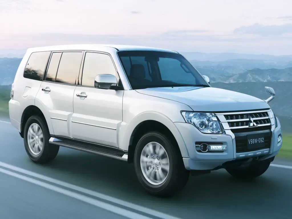 Mitsubishi Pajero 2-й рестайлинг 2014, джип/suv 5 дв., 4 поколение, V90 (07.2014 - 08.2019)