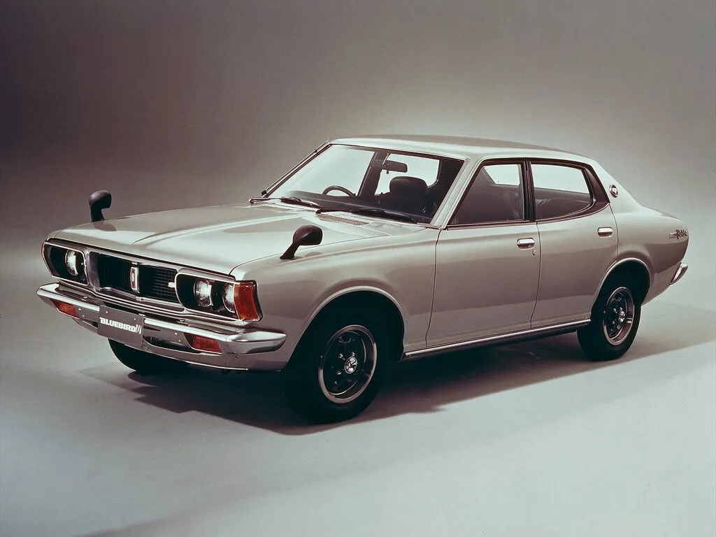 Nissan Bluebird рестайлинг 1973, седан, 4 поколение, 610 (08.1973 - 06.1976)
