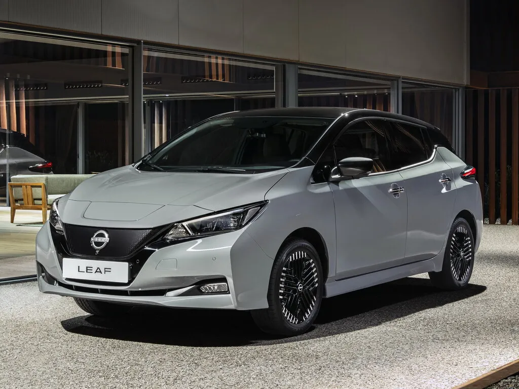 Nissan Leaf рестайлинг 2022, хэтчбек 5 дв., 2 поколение, ZE1 (01.2022 - н.в.)