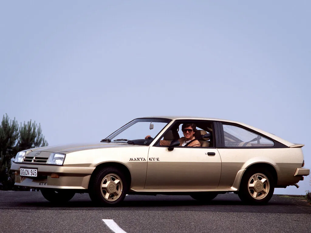 Opel Manta рестайлинг 1982, хэтчбек 3 дв., 2 поколение, B2 (01.1982 - 08.1988)