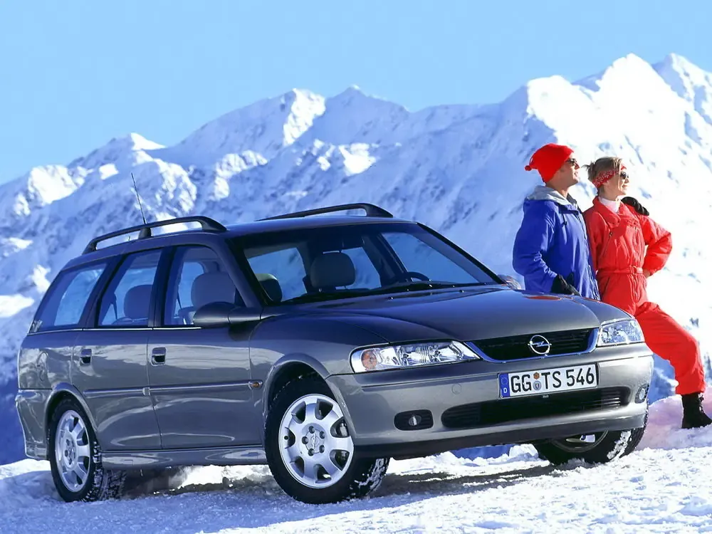Opel Vectra рестайлинг 1999, универсал, 2 поколение, B (01.1999 - 02.2002)