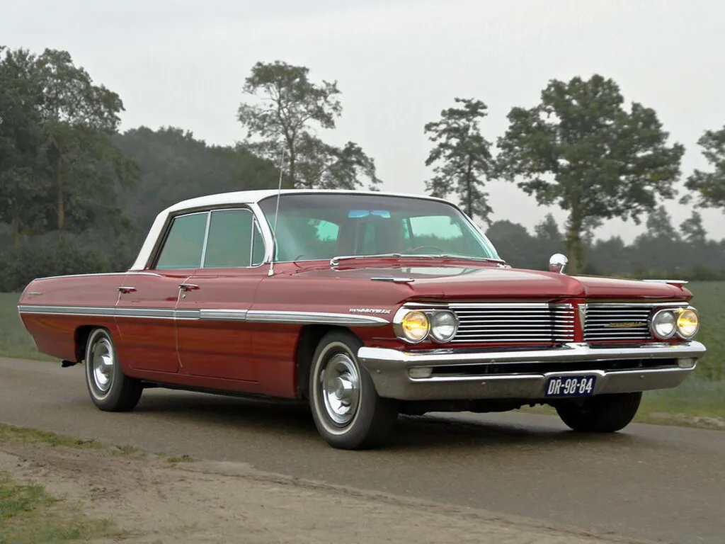 Pontiac Bonneville рестайлинг 1961, седан, 4 поколение (09.1961 - 09.1962)