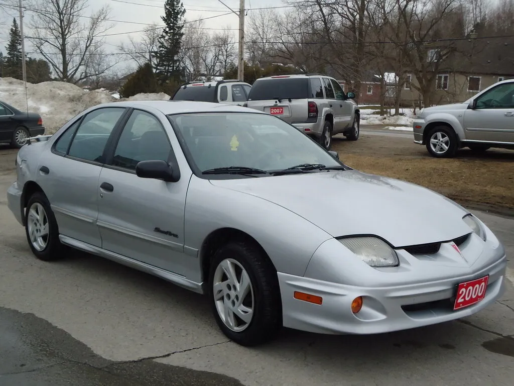 Pontiac Sunfire рестайлинг 1999, седан, 1 поколение (07.1999 - 11.2002)