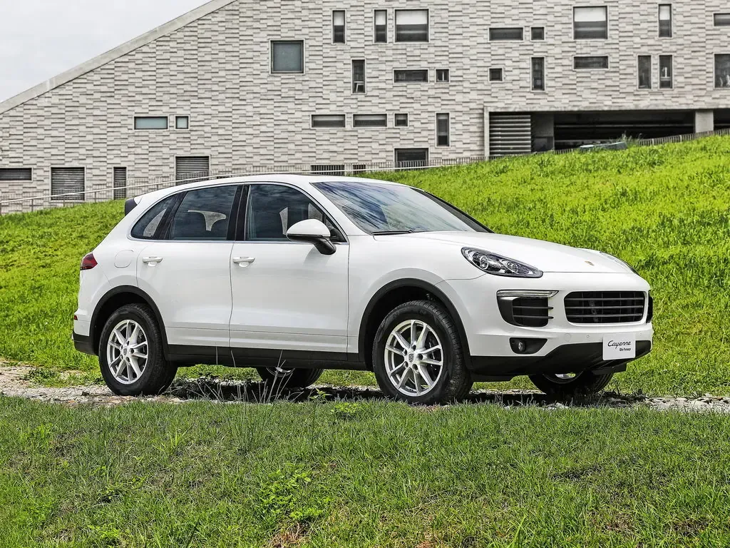 Porsche Cayenne рестайлинг 2014, джип/suv 5 дв., 2 поколение, 92A (07.2014 - 05.2018)