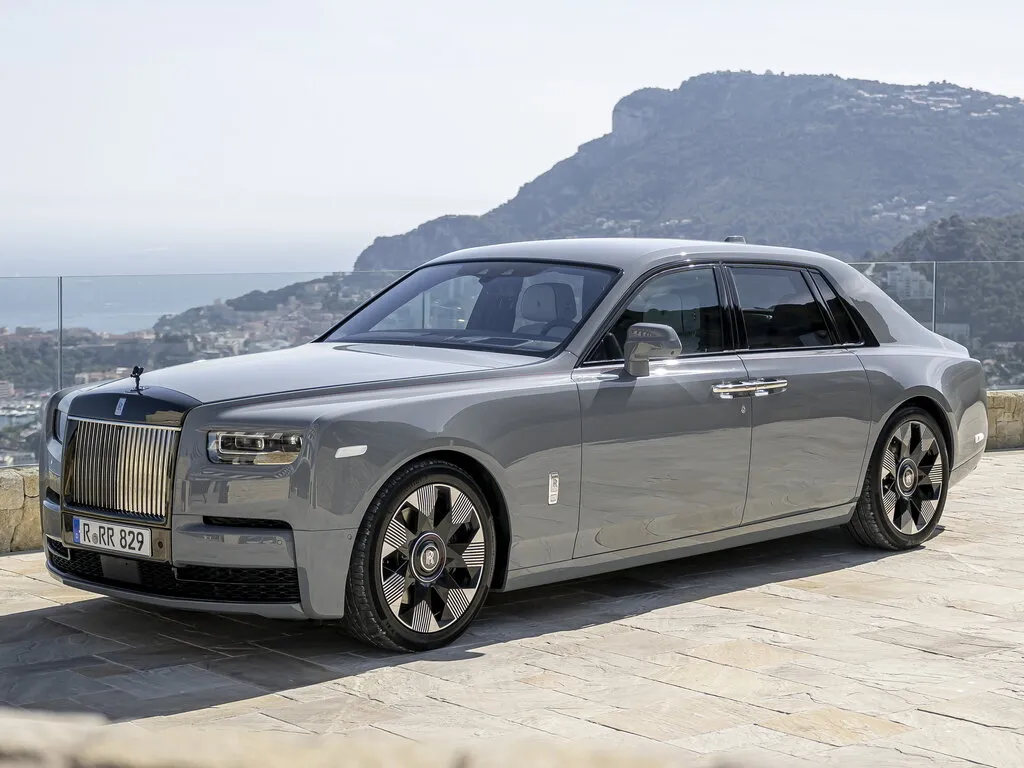 Rolls-Royce Phantom рестайлинг 2022, седан, 8 поколение (05.2022 - н.в.)