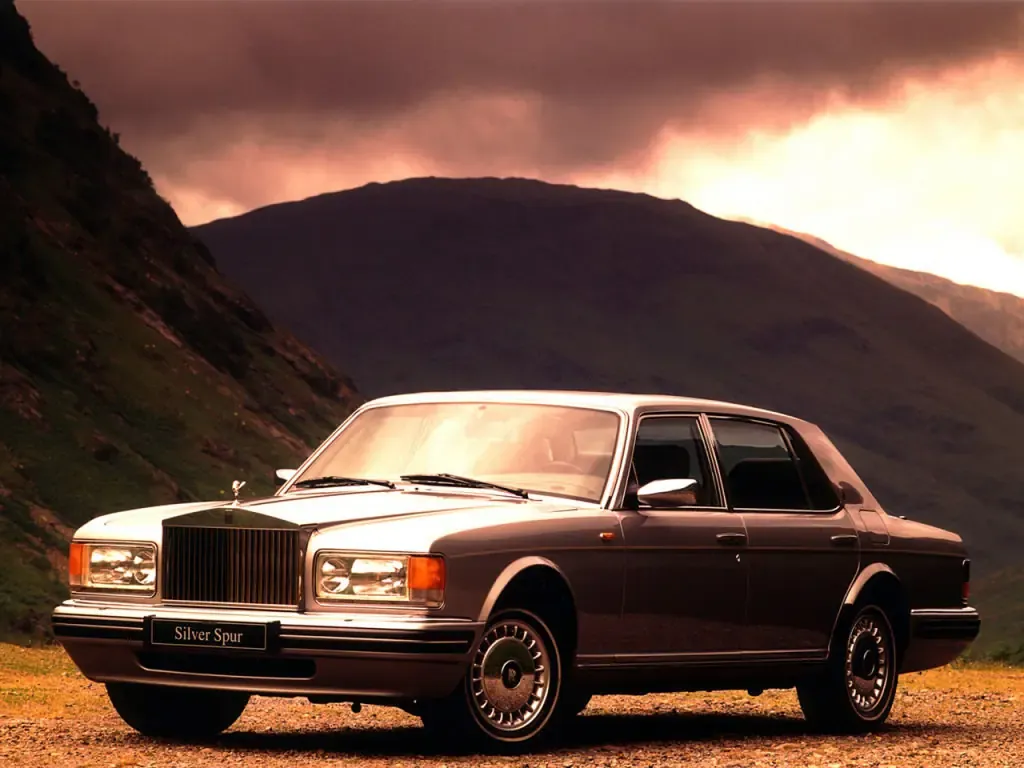 Rolls-Royce Silver Spur 1995, седан, 4 поколение (03.1995 - 09.1998)