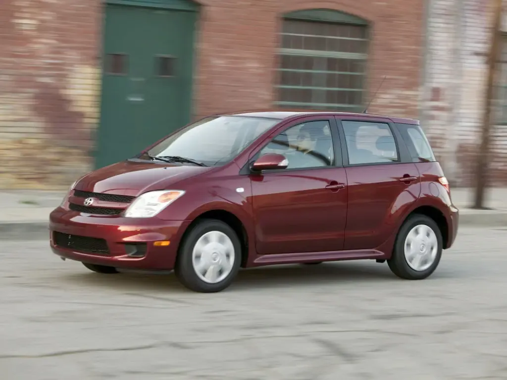 Scion xA рестайлинг 2005, хэтчбек 5 дв., 1 поколение (01.2005 - 12.2006)