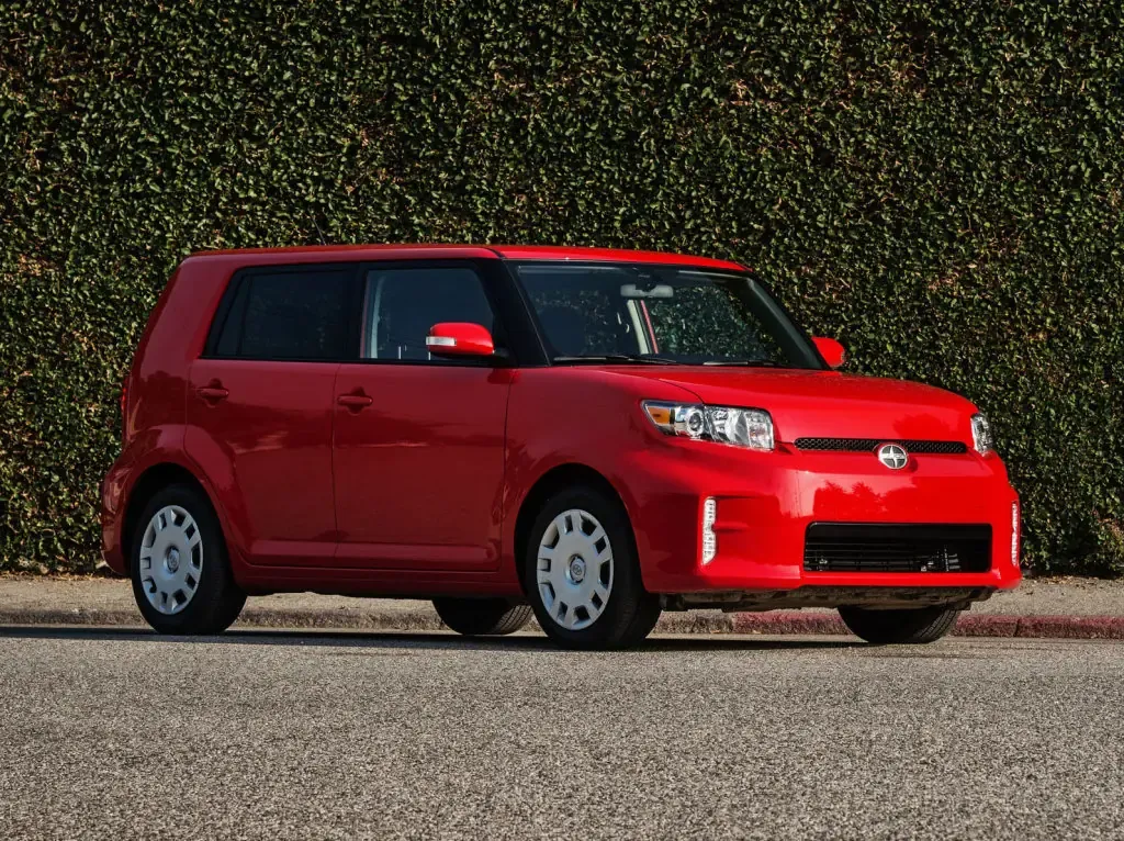 Scion xB рестайлинг 2010, хэтчбек 5 дв., 2 поколение (01.2010 - 12.2015)