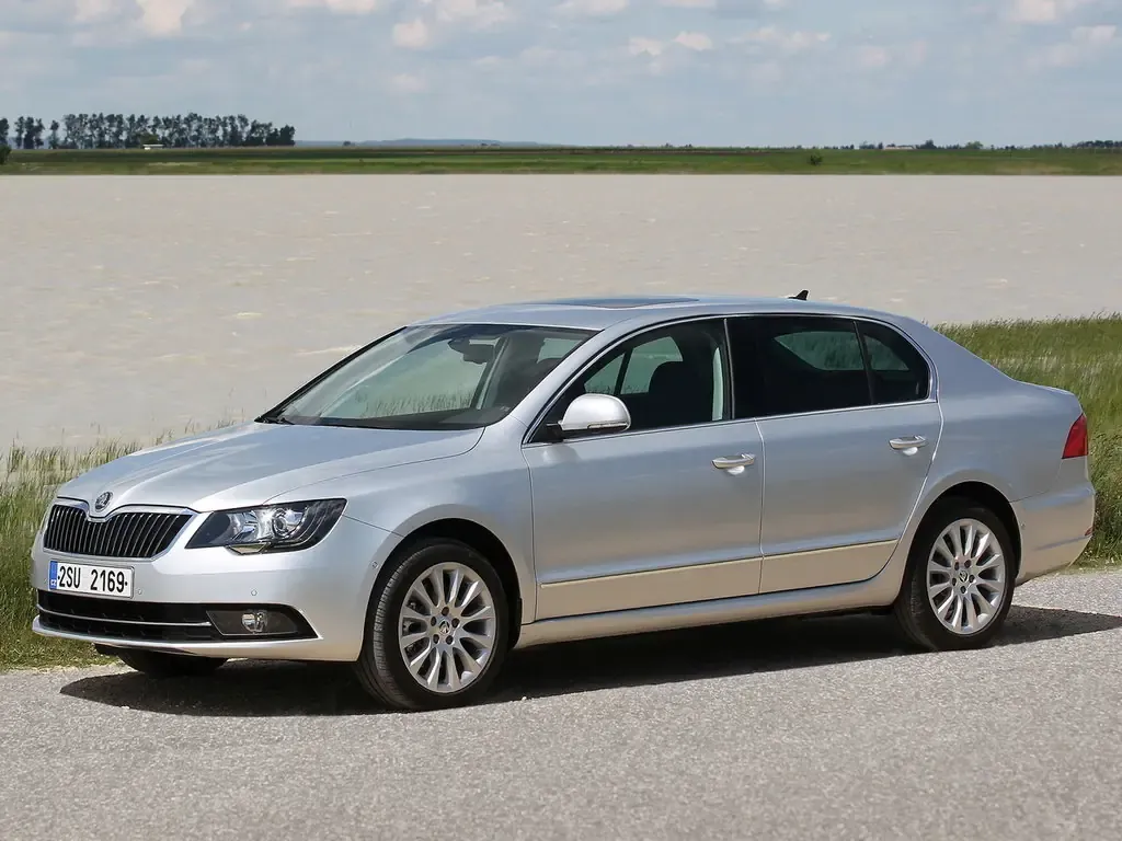 Skoda Superb рестайлинг 2013, лифтбек, 2 поколение, 3T (06.2013 - 05.2015)