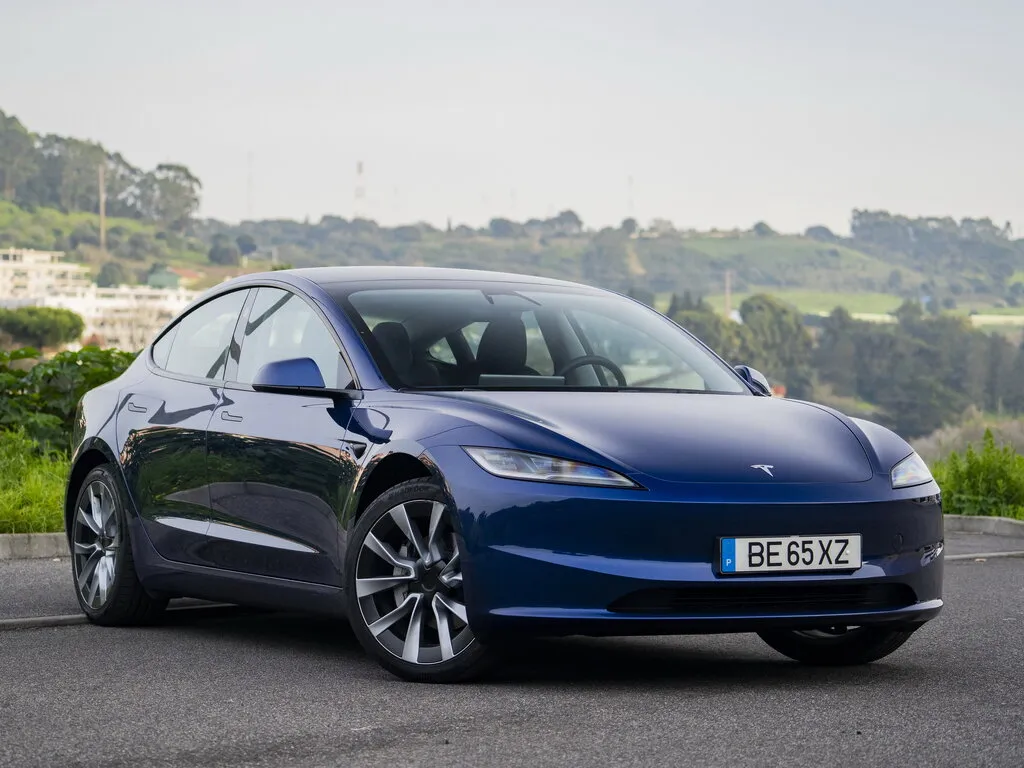 Tesla Model 3 рестайлинг 2023, седан, 1 поколение (09.2023 - н.в.)