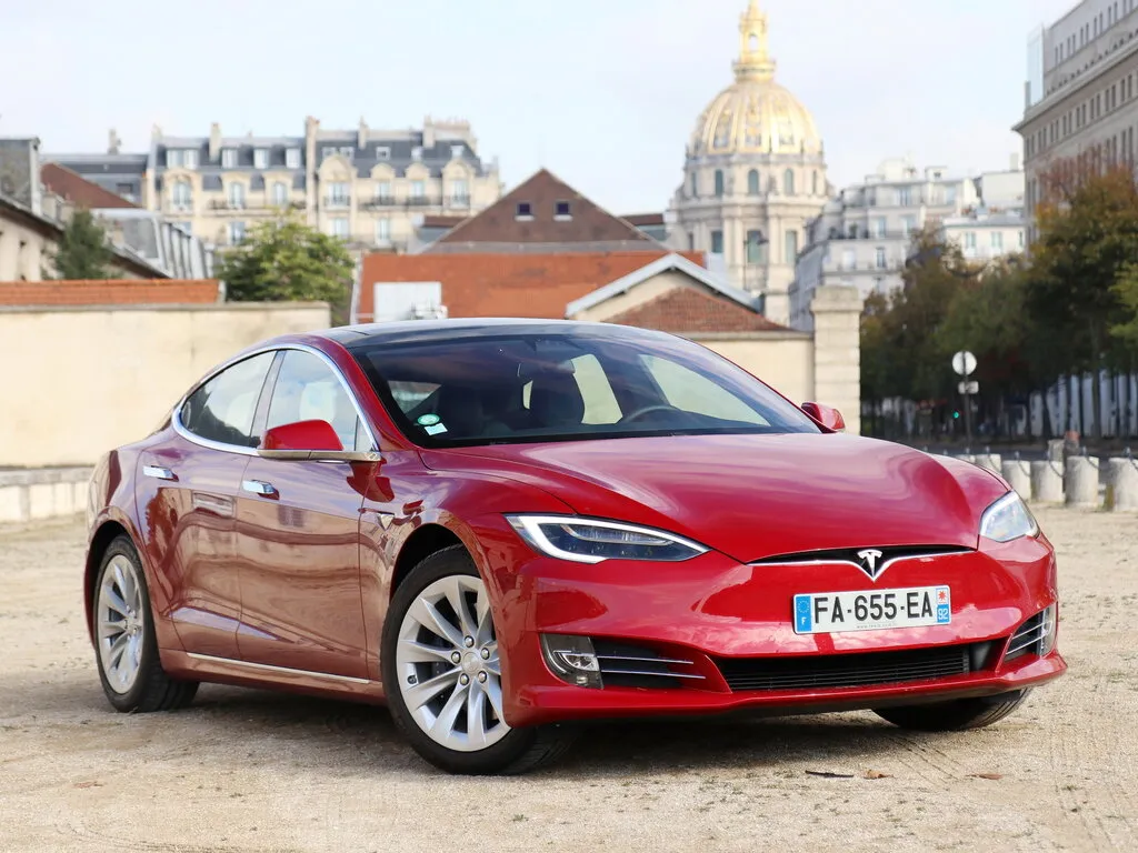 Tesla Model S рестайлинг 2016, лифтбек, 1 поколение (04.2016 - 05.2021)