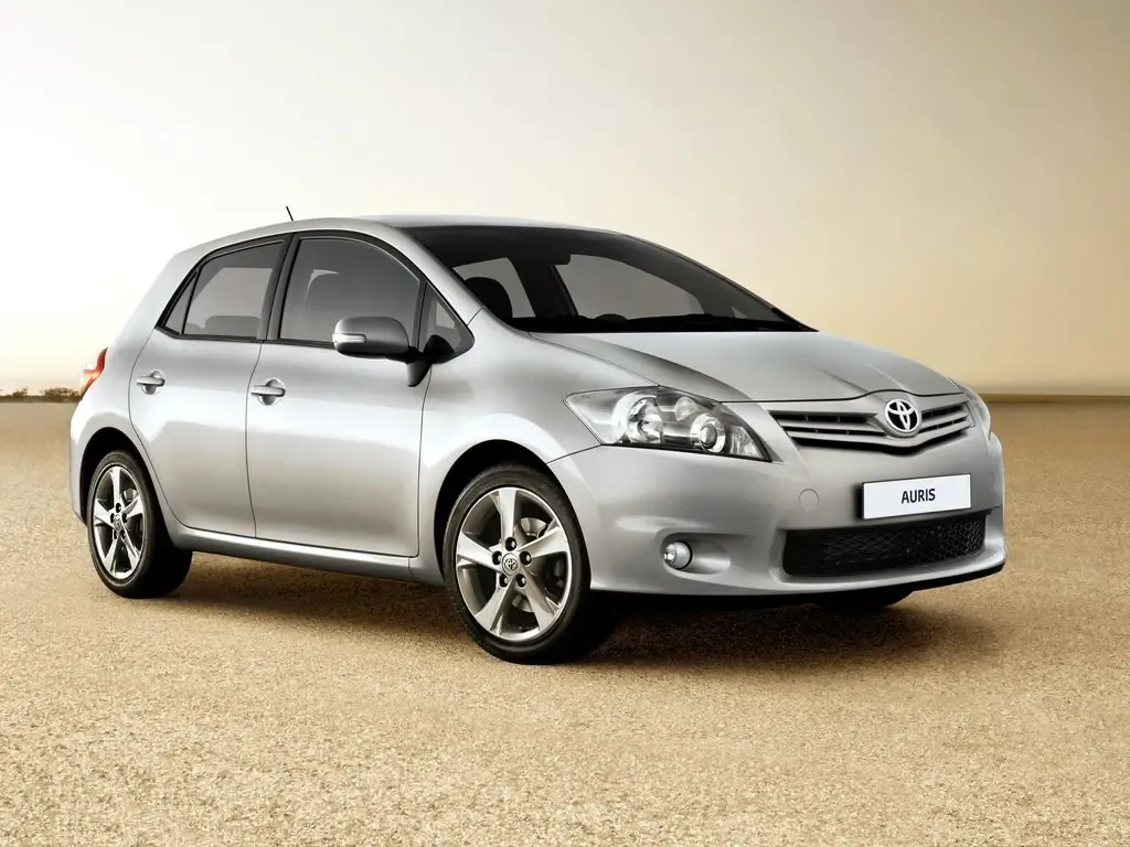 Toyota Auris рестайлинг 2010, хэтчбек 5 дв., 1 поколение, E150 (07.2010 - 11.2012)