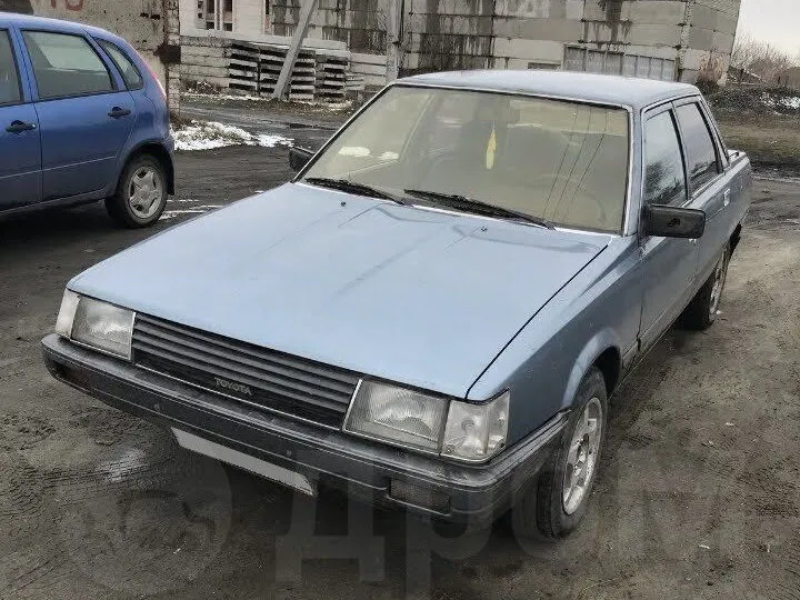Toyota Camry 1982, седан, 1 поколение, V10 (03.1982 - 06.1984)