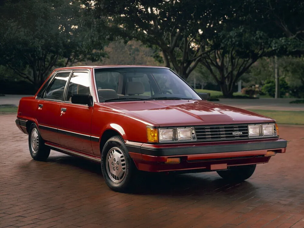Toyota Camry 1982, седан, 1 поколение, V10 (03.1982 - 06.1984)