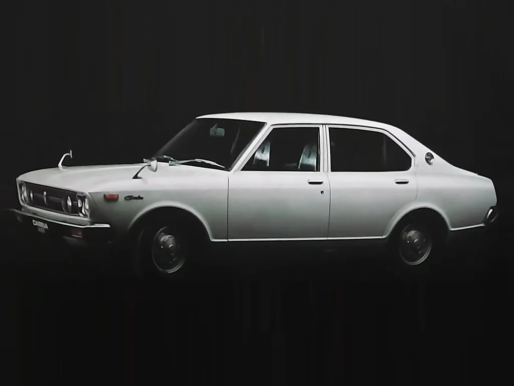 Toyota Carina рестайлинг 1972, седан, 1 поколение (08.1972 - 12.1973)