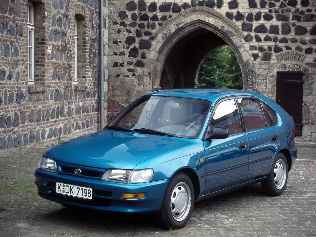 Toyota Corolla рестайлинг 1995, хэтчбек 5 дв., 7 поколение, E100 (05.1995 - 04.1997)