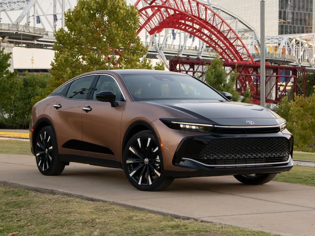 Toyota Crown 2022, седан, 16 поколение (07.2022 - н.в.)