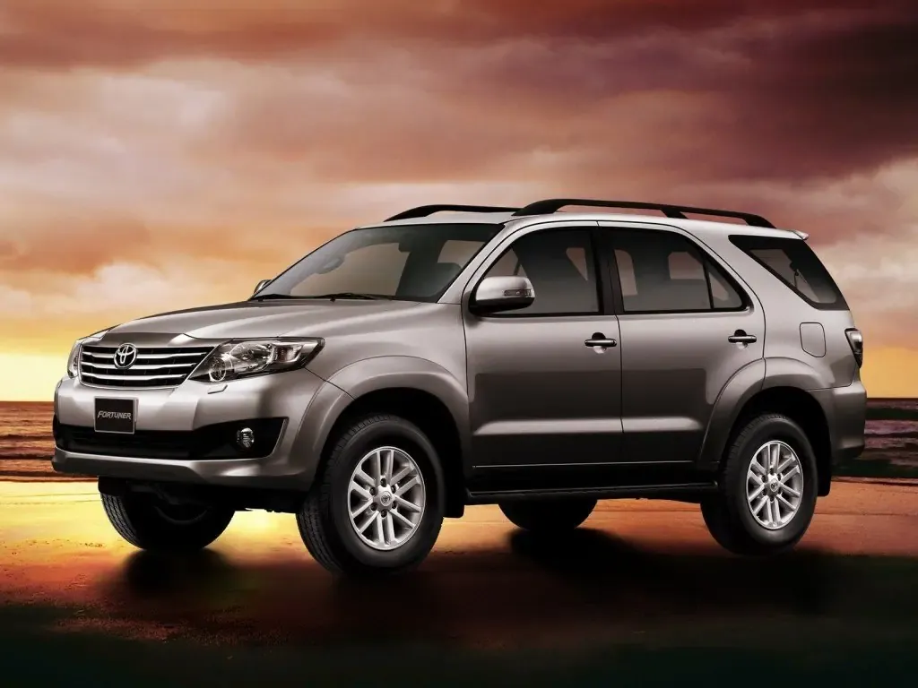 Toyota Fortuner 2-й рестайлинг 2011, джип/suv 5 дв., 1 поколение, AN50, AN60 (11.2011 - 06.2015)