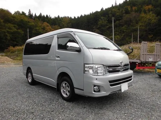 Toyota Hiace 2-й рестайлинг 2010, минивэн, 5 поколение, H200 (07.2010 - 11.2013)