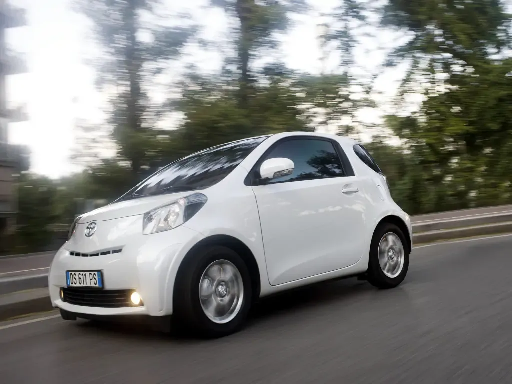 Toyota iQ 2008, хэтчбек 3 дв., 1 поколение, GJ10 (11.2008 - 05.2014)