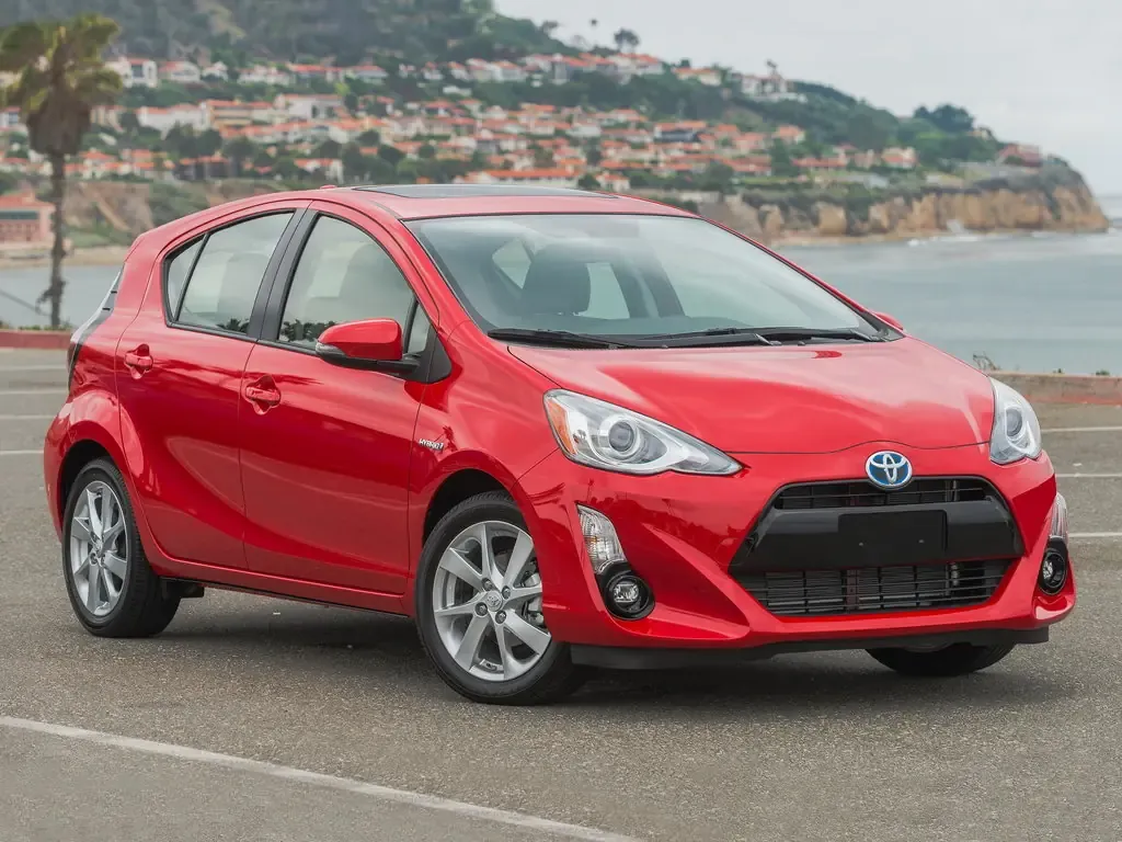 Toyota Prius C рестайлинг 2014, хэтчбек 5 дв., 1 поколение, NHP10 (11.2014 - 06.2017)