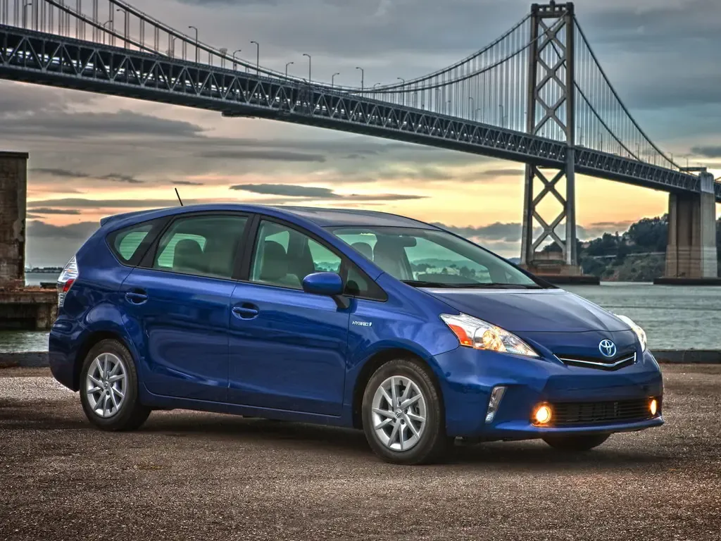 Toyota Prius v 2011, минивэн, 1 поколение (05.2011 - 12.2014)