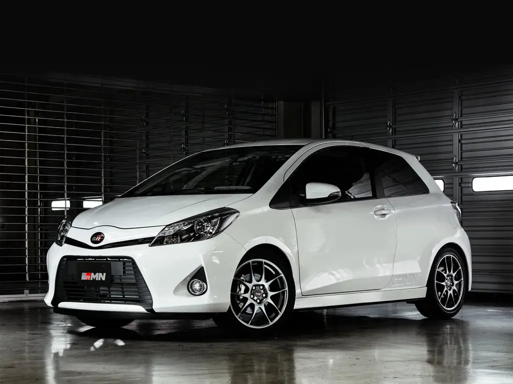 Toyota Vitz 2013, хэтчбек 3 дв., 3 поколение, XP130 (09.2013 - 03.2014)