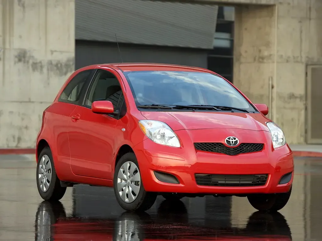 Toyota Yaris рестайлинг 2009, хэтчбек 3 дв., 2 поколение, XP90 (01.2009 - 08.2011)