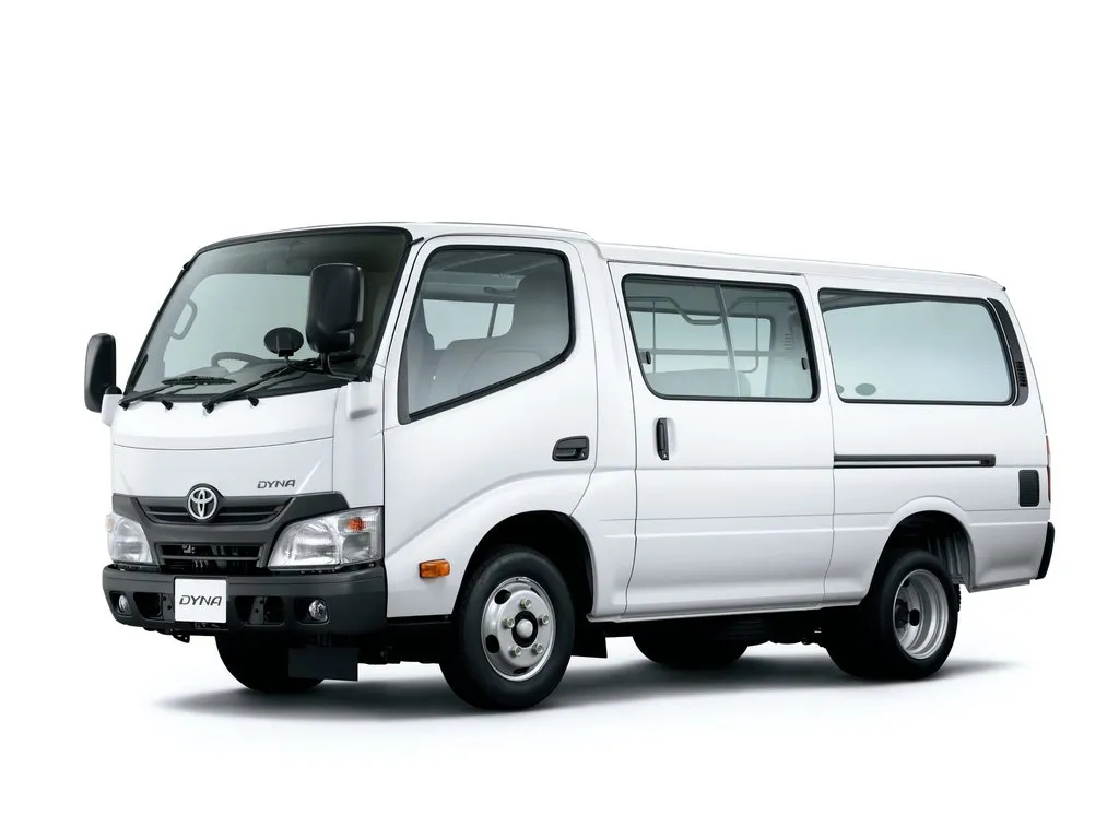 Toyota Dyna 2011, цельнометаллический фургон, 8 поколение (06.2011 - 04.2016)