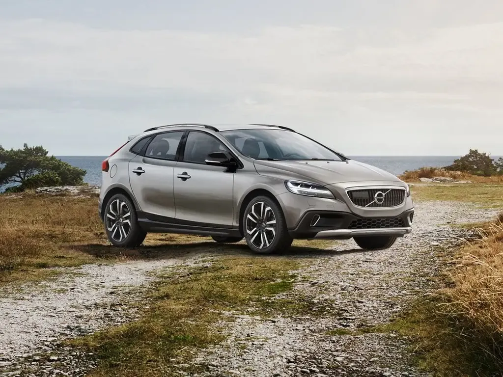 Volvo V40 рестайлинг 2016, хэтчбек 5 дв., 2 поколение (03.2016 - 06.2019)