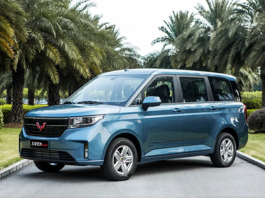 Wuling Hongguang Plus 2019, минивэн, 1 поколение (09.2019 - н.в.)
